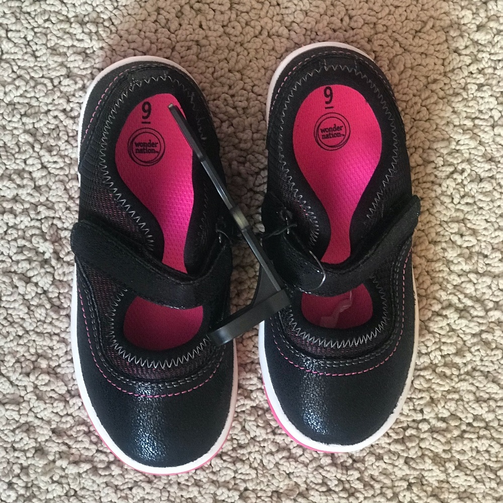 BrRAND NEW Mary Jane toddler girls sneakers